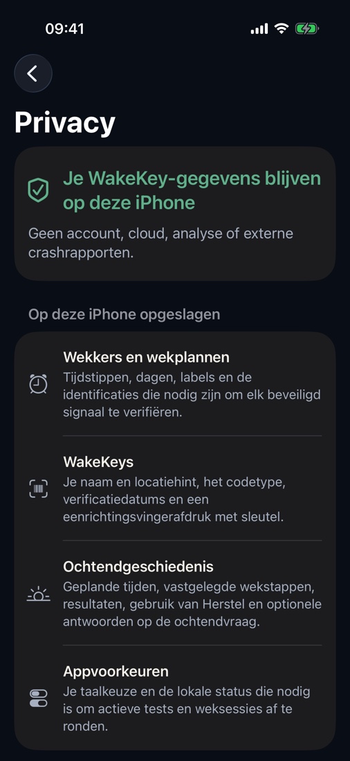 Geen account. Geen advertenties. Geen analyse of tracking. Geen slaapregistratie en geen microfoon. Camerabeelden en ruwe barcodewaarden worden nooit opgeslagen. De controle gebeurt lokaal op je iPhone met een beveiligde vingerafdruk.