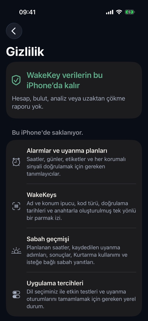 Hesap yok. Reklam yok. Analiz veya takip yok. Uyku takibi ve mikrofon yok. Kamera kareleri ile ham barkod değerleri hiçbir zaman saklanmaz. Eşleştirme, korumalı bir parmak iziyle iPhone’unuzda yerel olarak yapılır.